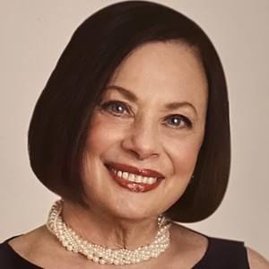 Meet your Posher, Adrianne